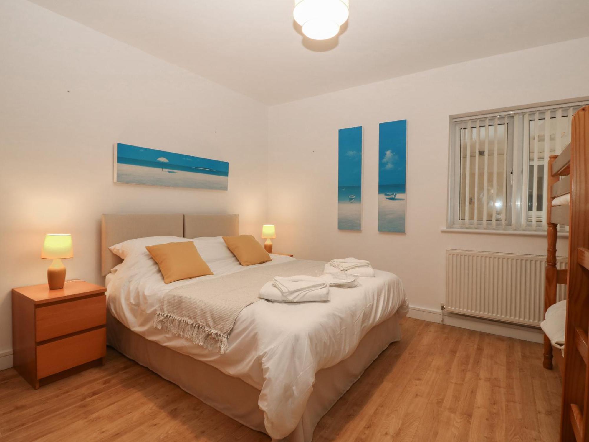 6 West End Point Apartment *