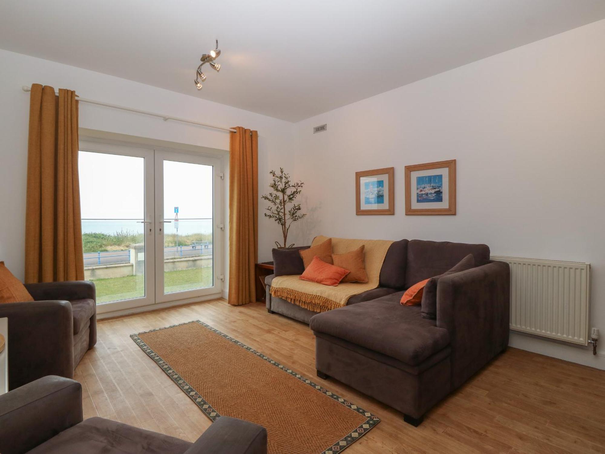 6 West End Point Apartment *